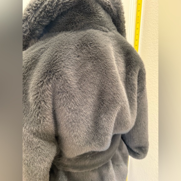 Forever 21 Charcoal Gray Teddy Jacket with Plush Material and Shawl Collar - Picture 3 of 10